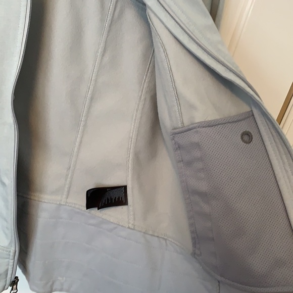 Women’s North Face jacket - Picture 8 of 9